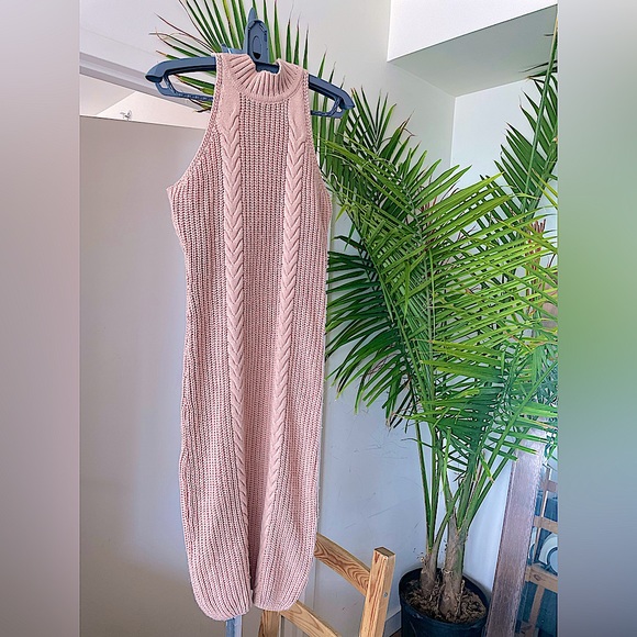 Women’s Sleeveless Ribbed Knit Midi Dress - Picture 2 of 4